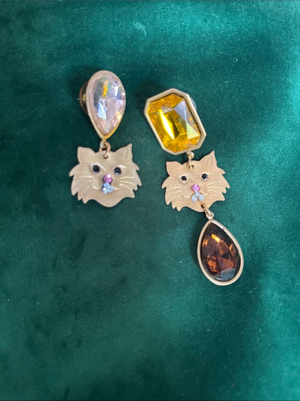 Katrina mismatch Cat Face Dangle Earrings cat meow!